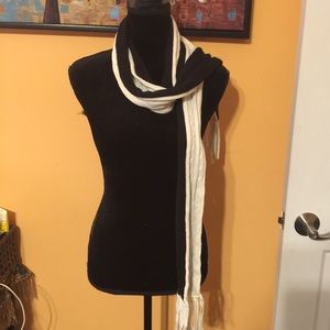 Xtra Long Blk & Wht Reversible Scarf🧣